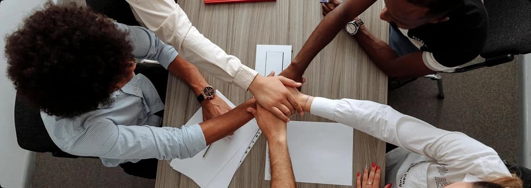 Equipo de Informes de Expertos colaborando